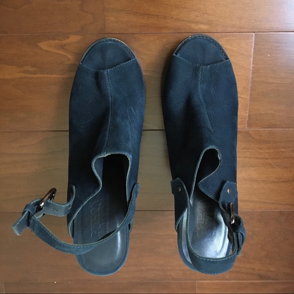 Chloe Sevingy for Opening Ceremony Mary Lou Wedge - Picture 4 of 6